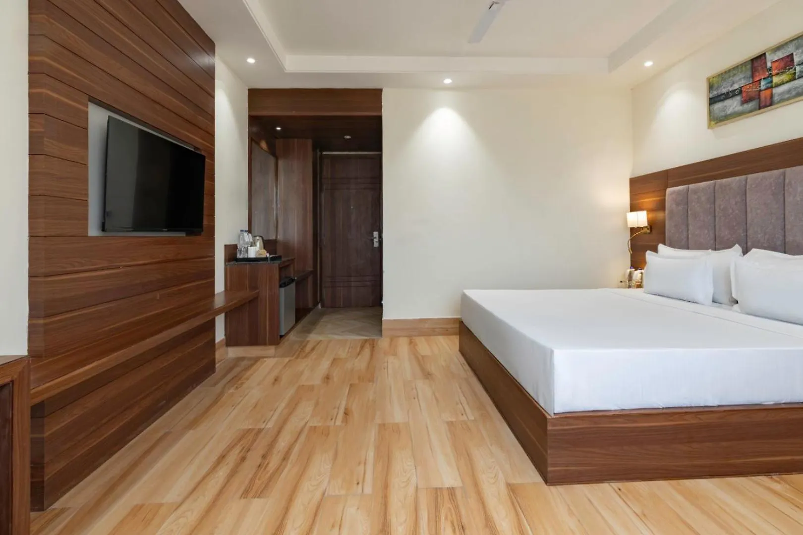 Hotel Clarks Inn Suites Agra Near Tajmahal