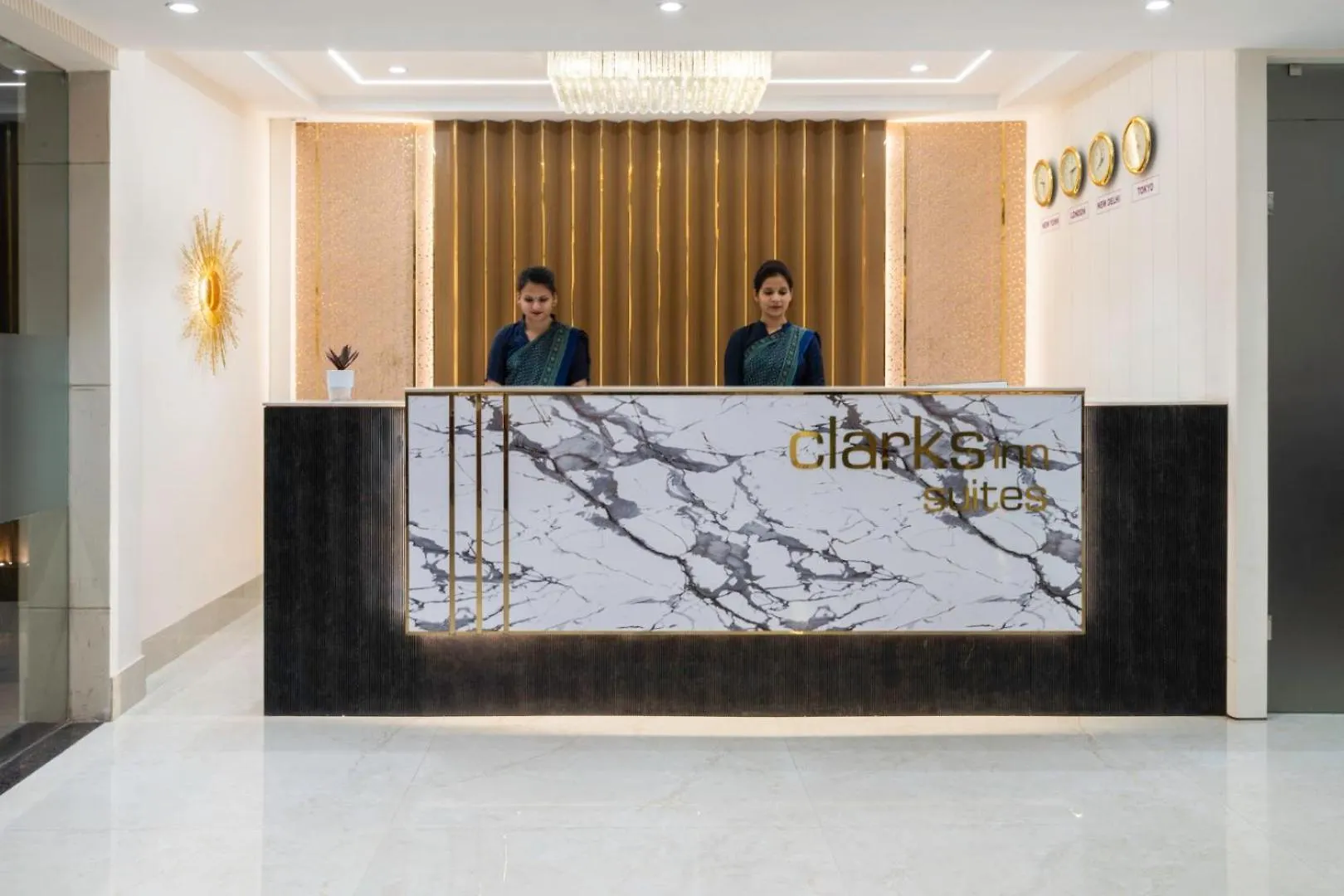 Hotel Clarks Inn Suites Agra Near Tajmahal