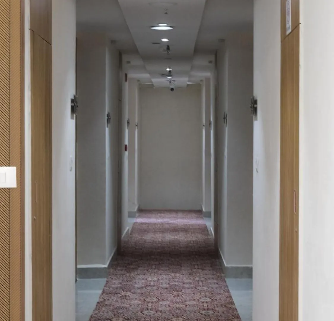 Hotel Clarks Inn Suites Agra Near Tajmahal