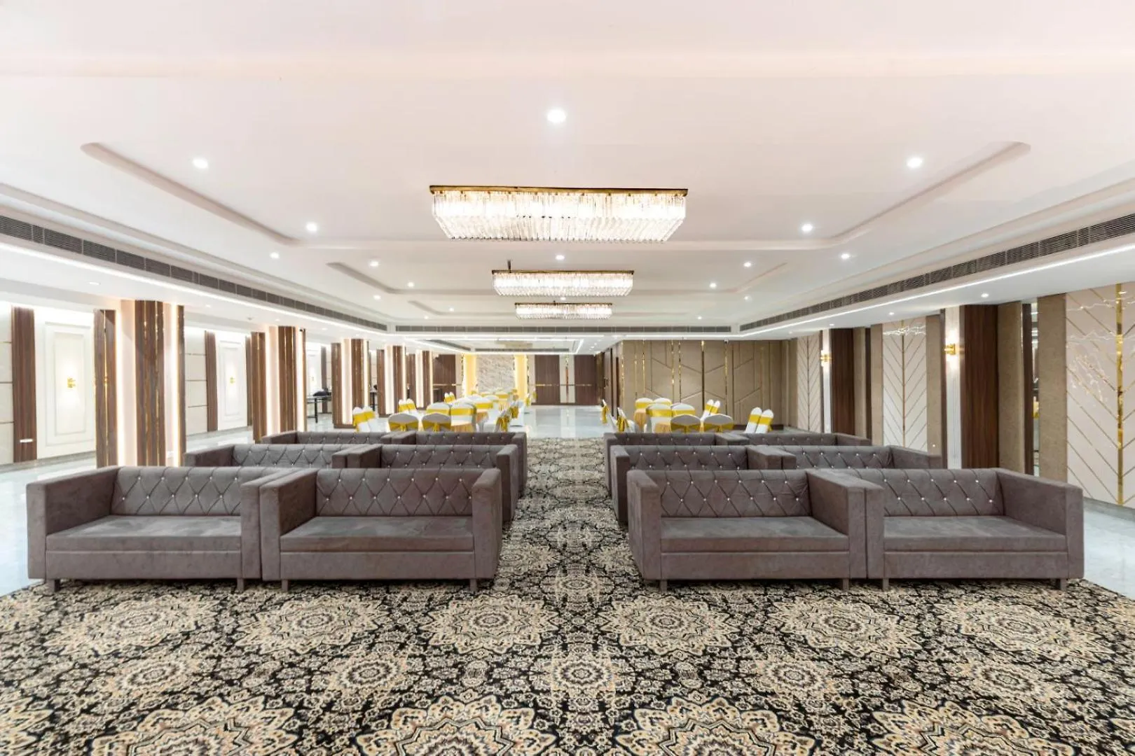 Clarks Inn Suites Agra Near Tajmahal Hotel